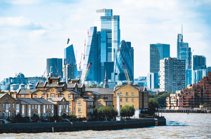 London residential and office buildings, illustrating the UK late payment rules for block management